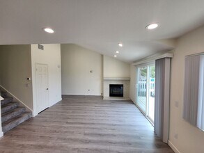 809 Highland Dr in Solana Beach, CA - Building Photo - Building Photo