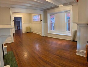 332 S 43rd St, Unit 1 in Philadelphia, PA - Building Photo - Building Photo