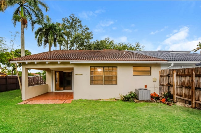 property at 20018 W Oakmont Cir