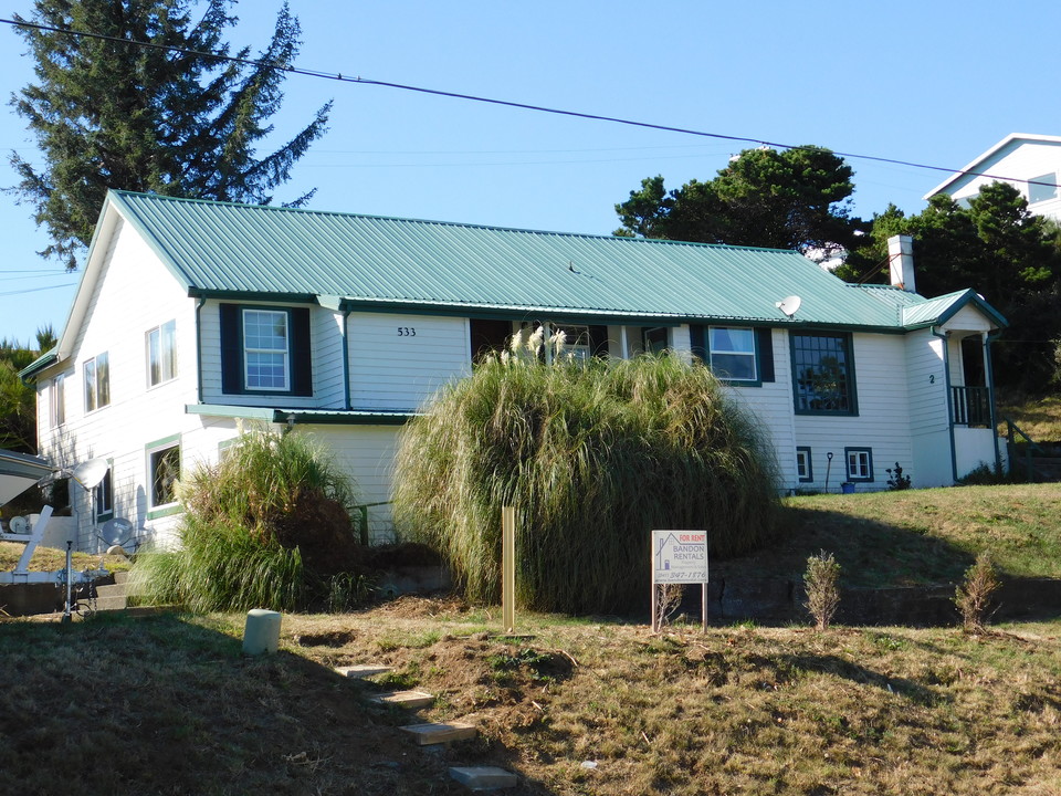 533 Harbor Dr in Port Orford, OR - Building Photo