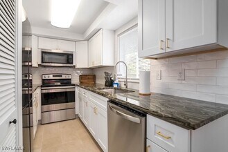 1251 7th Ave N in Naples, FL - Foto de edificio - Building Photo