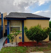 7446 NW 34th St in Lauderhill, FL - Building Photo