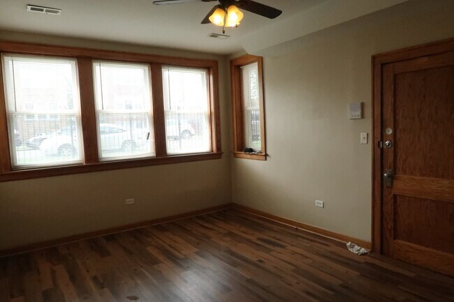 4446 W Walton St-Unit -G in Chicago, IL - Building Photo - Building Photo