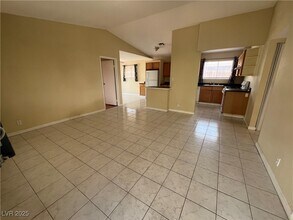 6430 W Alomar Ave in Las Vegas, NV - Foto de edificio - Building Photo