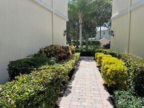 470 Capistrano Dr in Palm Beach Gardens, FL - Building Photo - Building Photo