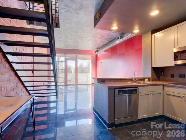 710 W Trade St in Charlotte, NC - Building Photo - Building Photo