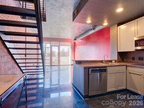 710 W Trade St in Charlotte, NC - Building Photo - Building Photo