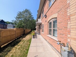 760 King St E in Oshawa, ON - Building Photo - Building Photo