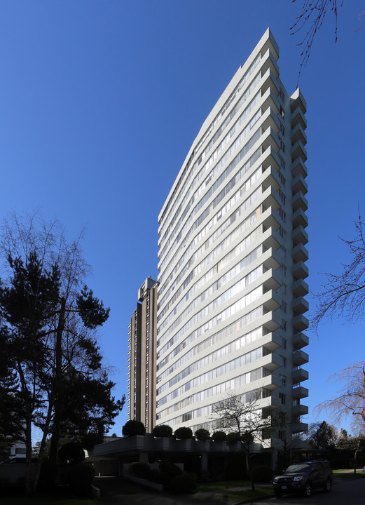 Silhouette Apartments in Vancouver, BC - Building Photo