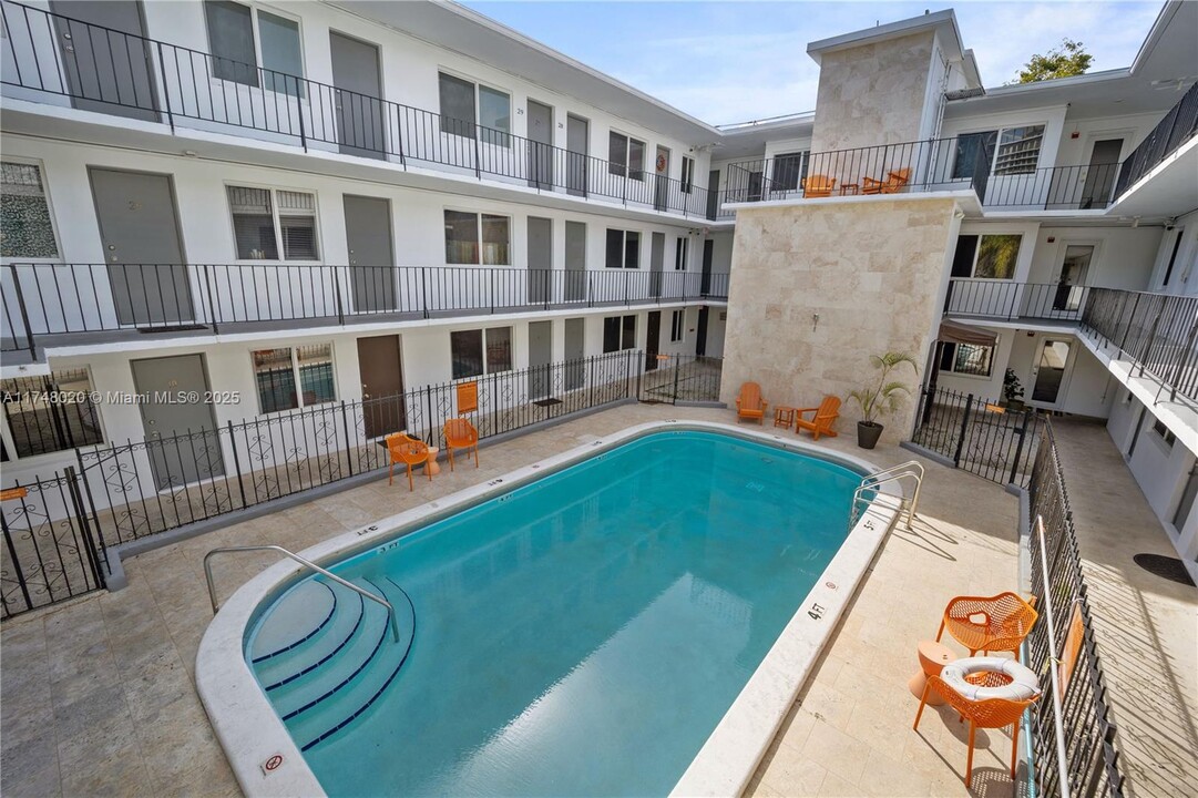 3200 Mary St-Unit -11 in Miami, FL - Building Photo
