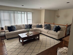 33 Lake Nanuet Dr in Nanuet, NY - Building Photo - Building Photo