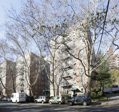 Park Court in Yonkers, NY - Foto de edificio - Building Photo