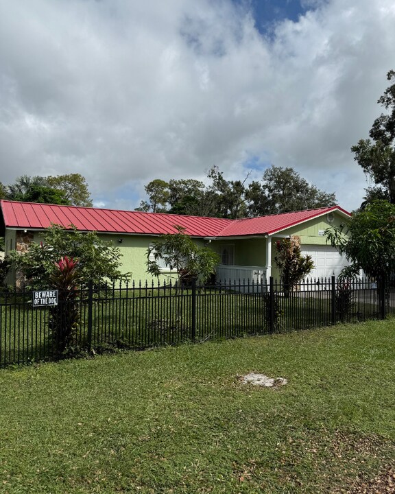 108 Burchwood Ave in Plant City, FL - Building Photo