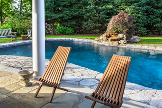 15 Shagbark Rd in Norwalk, CT - Foto de edificio - Building Photo