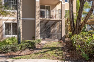 6511 Emerald Dunes Dr in Royal Palm Beach, FL - Building Photo - Building Photo