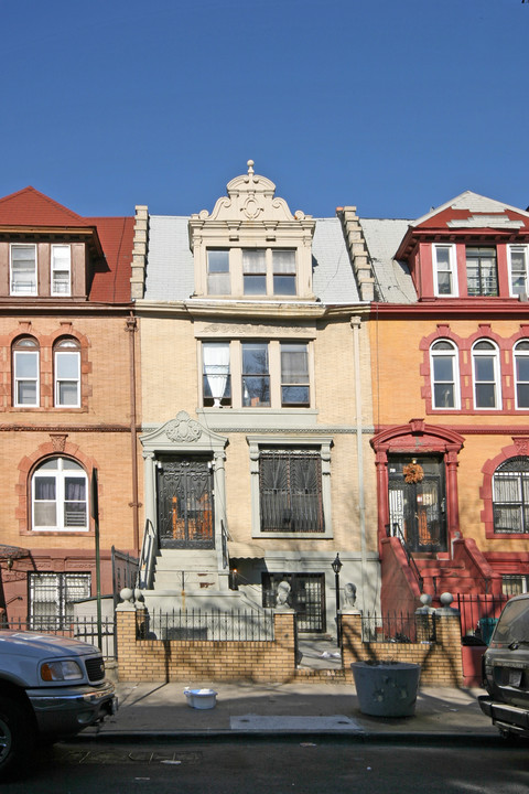 270 New York Ave in Brooklyn, NY - Building Photo