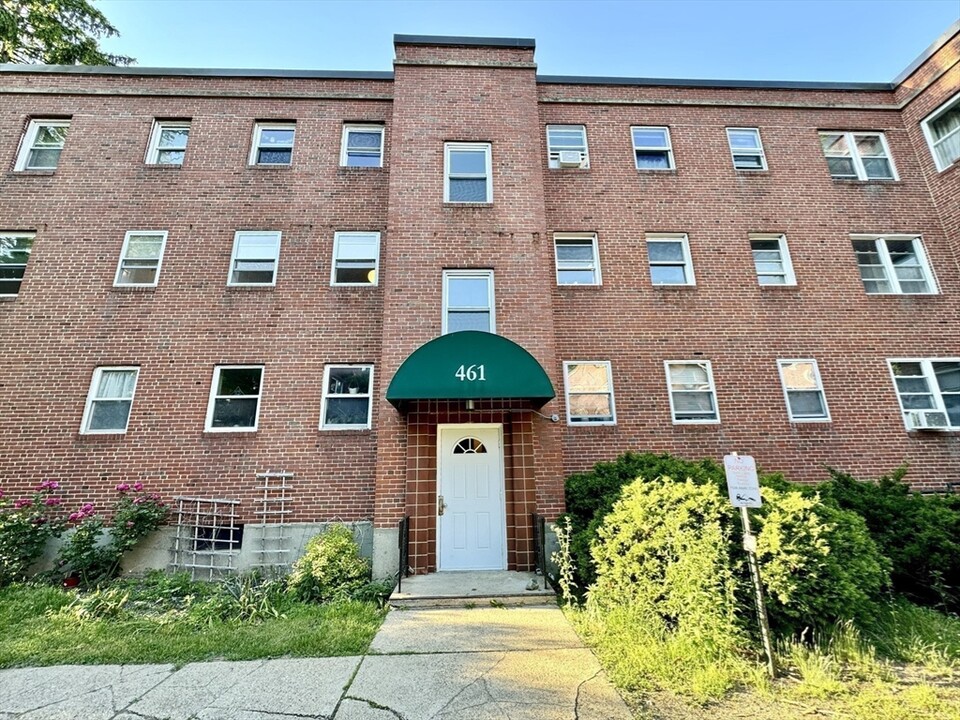 461 Arborway in Boston, MA - Building Photo