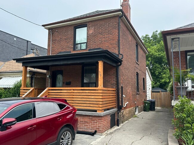 35 Chryessa Ave in Toronto, ON - Building Photo - Building Photo