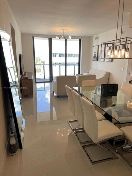 2960 NE 207th St, Unit 1004 in Aventura, FL - Building Photo - Building Photo