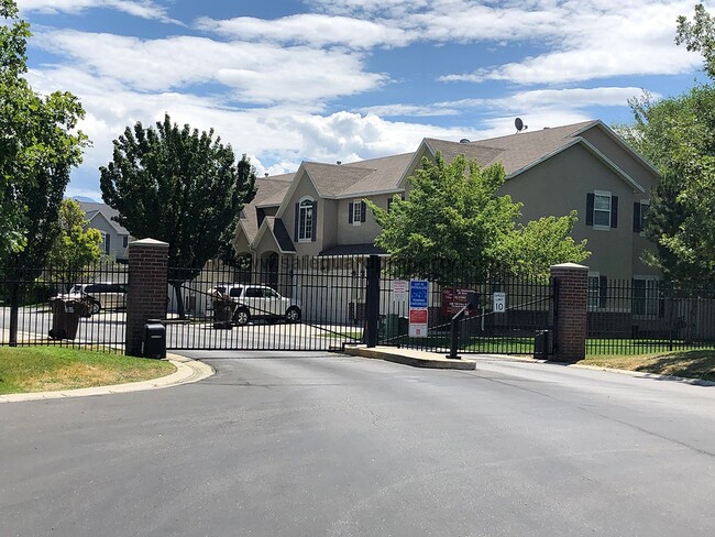 2414 Shady Red Ct
