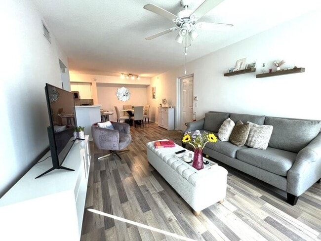 713 Villa Cir in Boynton Beach, FL - Building Photo - Building Photo