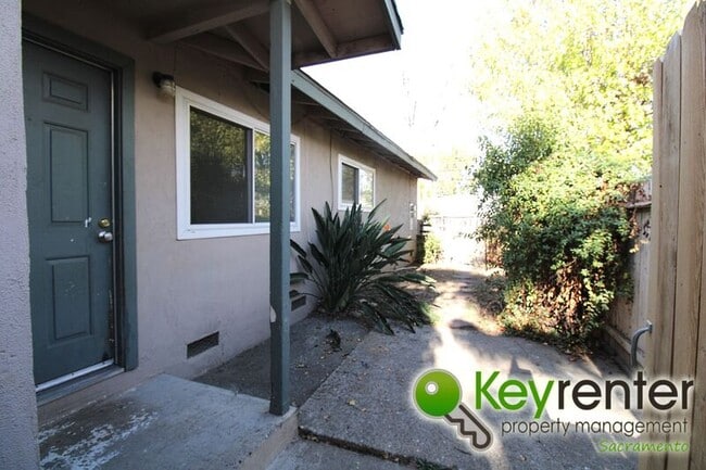 10383 Mills Tower Dr in Rancho Cordova, CA - Building Photo - Building Photo