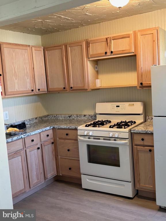 914 Burnside Rd in Sharon Hill, PA - Building Photo - Building Photo