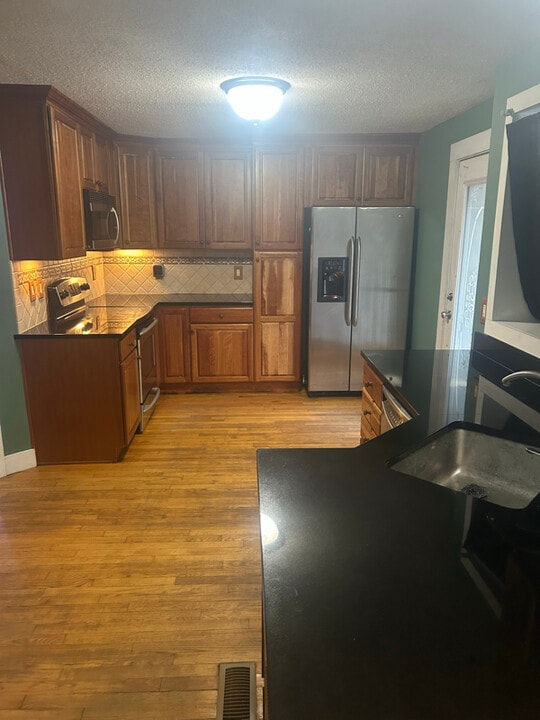 30 Wall St in Coventry, CT - Building Photo