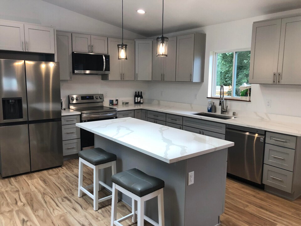 6835 Condor Loop NE in Olympia, WA - Foto de edificio