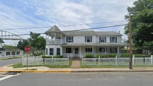 201 Lock St, Unit SM