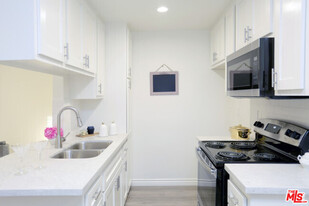 536 Manhattan Pl in Los Angeles, CA - Building Photo