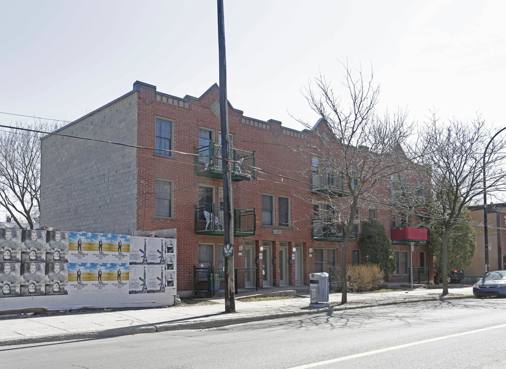 2412-2420 du Centre in Montréal, QC - Building Photo