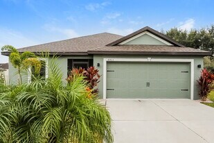 4465 Caicos Dr in Tavares, FL - Building Photo