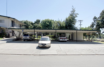 Royal Palms Apartments in Modesto, CA - Building Photo - Building Photo