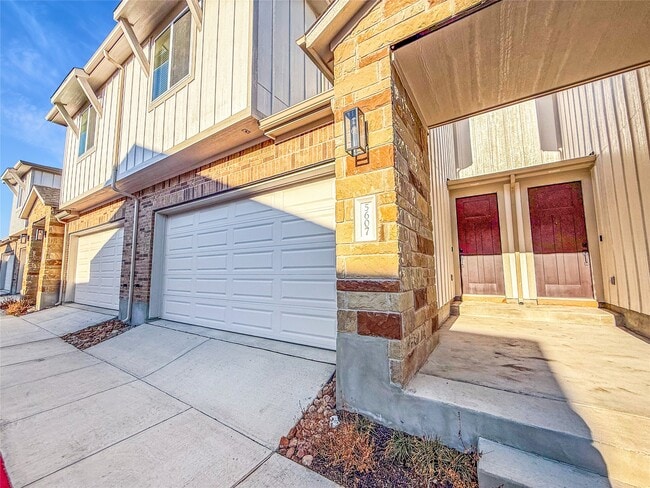 5607 Mobeetie Lp in Bee Cave, TX - Building Photo - Building Photo