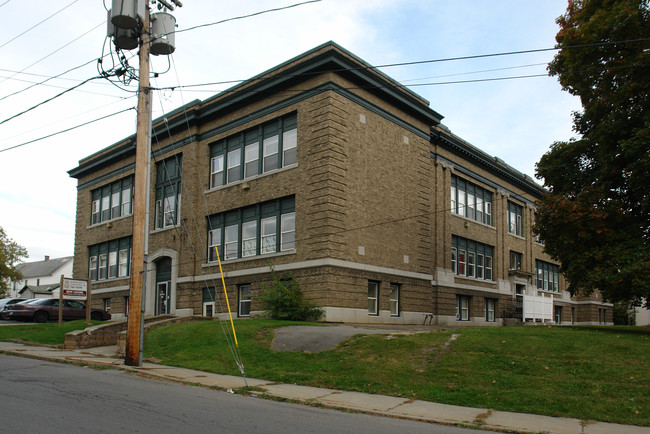 Academy Apartments in Amsterdam, NY - Foto de edificio - Building Photo