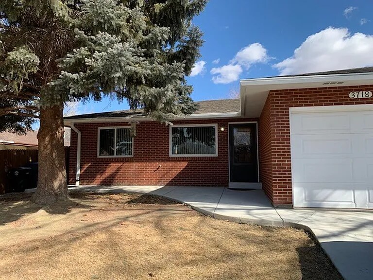 3718 Findlay Ln in Longmont, CO - Building Photo