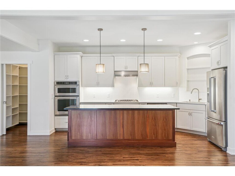 11433 Wildflower Dr in Lake Elmo, MN - Building Photo