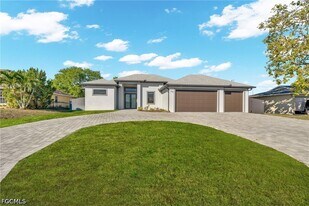 118 NW 2nd Ave in Cape Coral, FL - Building Photo