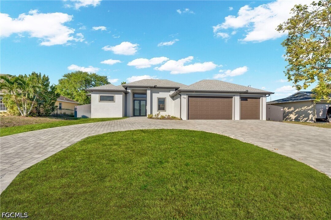 118 NW 2nd Ave in Cape Coral, FL - Building Photo