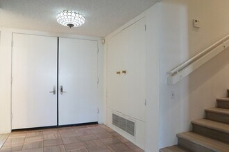 1460 Hillview Cove in Palm Springs, CA - Building Photo - Building Photo