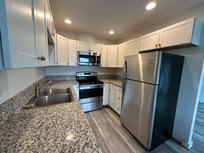 695 E Grant St in Lebanon, OR - Building Photo - Building Photo