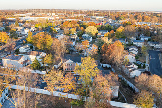 Fox & Foxx Meadows in Edison, NJ - Building Photo - Building Photo