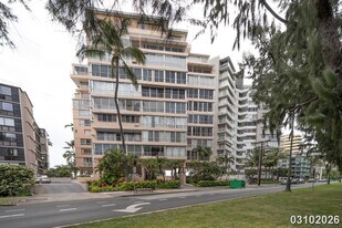 2979 Kalakaua Ave in Honolulu, HI - Building Photo