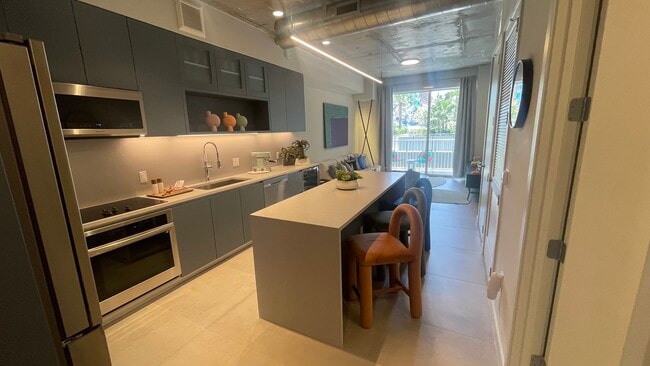 1994 NW 1st Pl, Unit A5 in Miami, FL - Building Photo - Building Photo