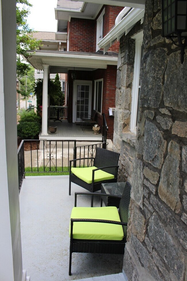 34 Elizabeth St in Asheville, NC - Foto de edificio - Building Photo