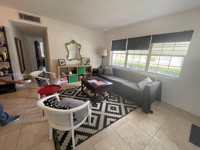 1560 McKinley St in Hollywood, FL - Foto de edificio - Building Photo