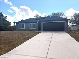 3207 54th St W in Lehigh Acres, FL - Building Photo