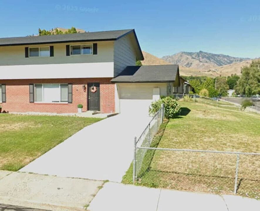 20-22 Poplar Ave in Wenatchee, WA - Building Photo
