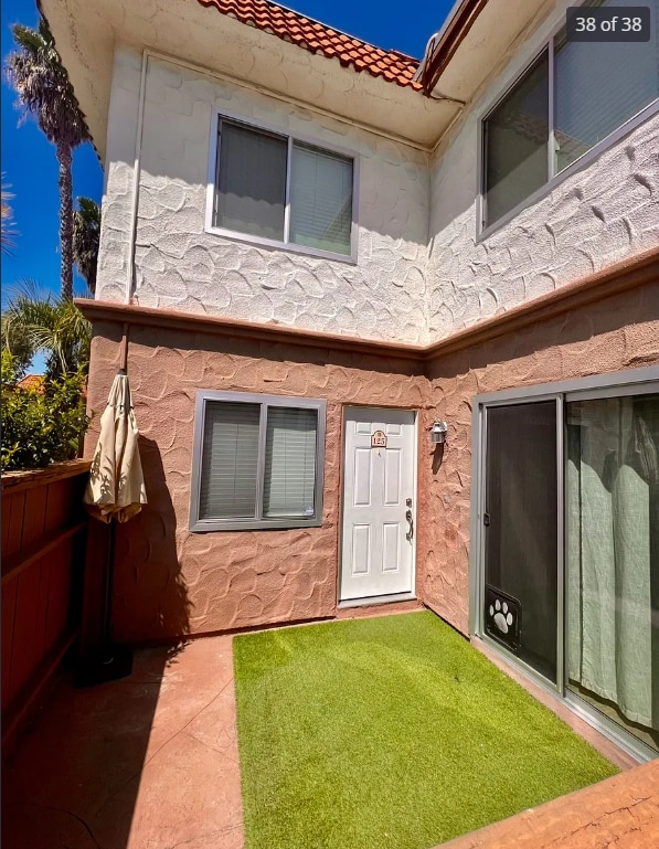 10235 Madrid Way, Unit 125 in Spring Valley, CA - Foto de edificio - Building Photo